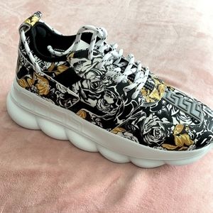 Versace Chain Reaction